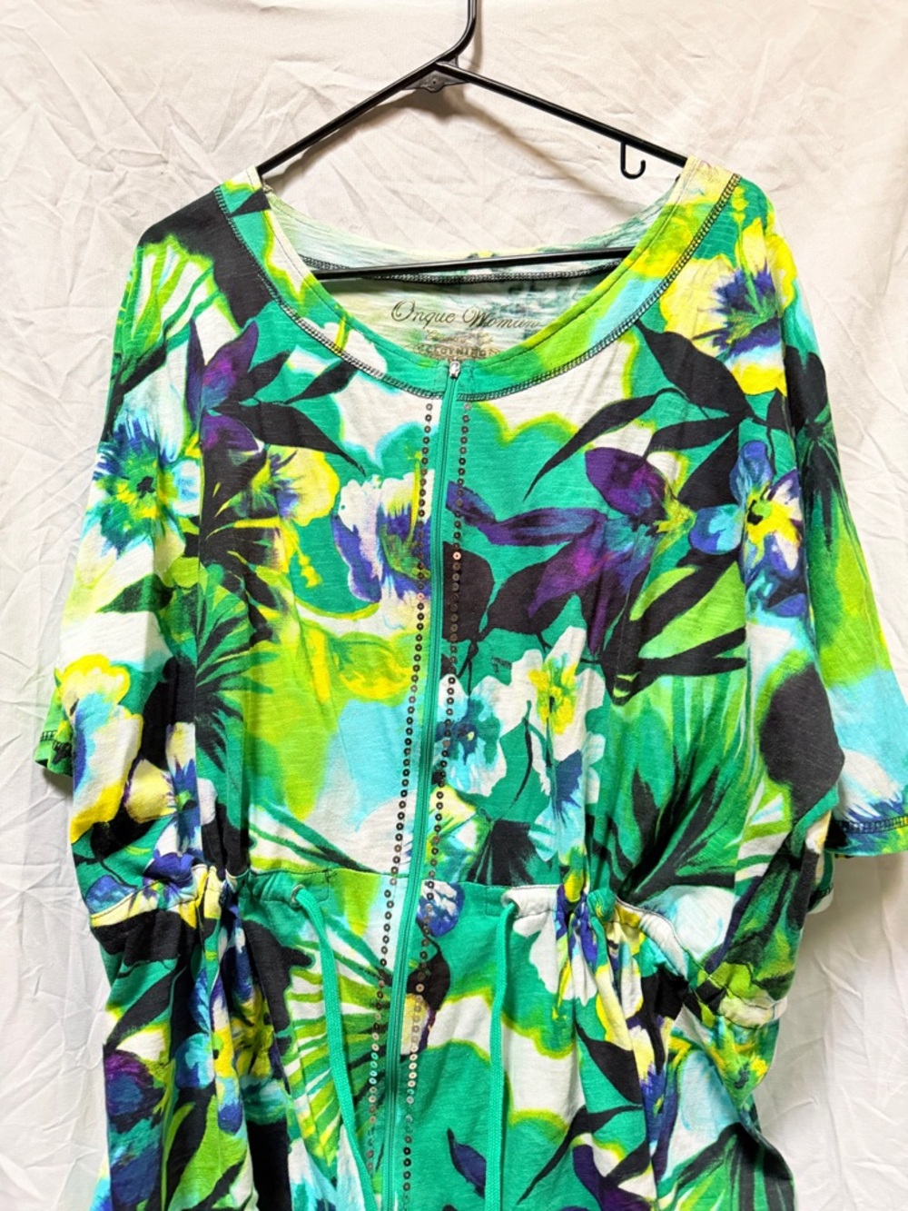 Onque Woman Green Floral Zip-Front Blouse